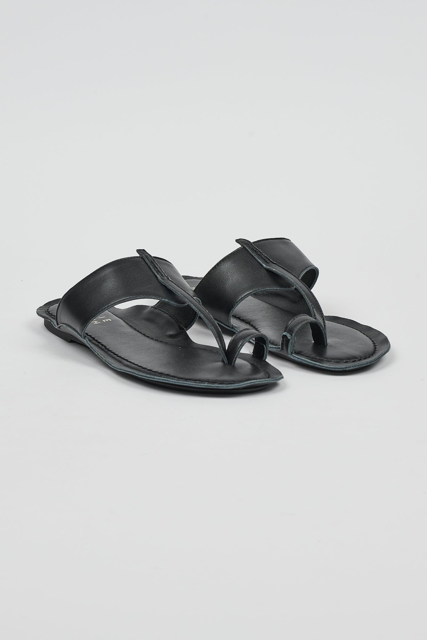 The Toe Thong in Black