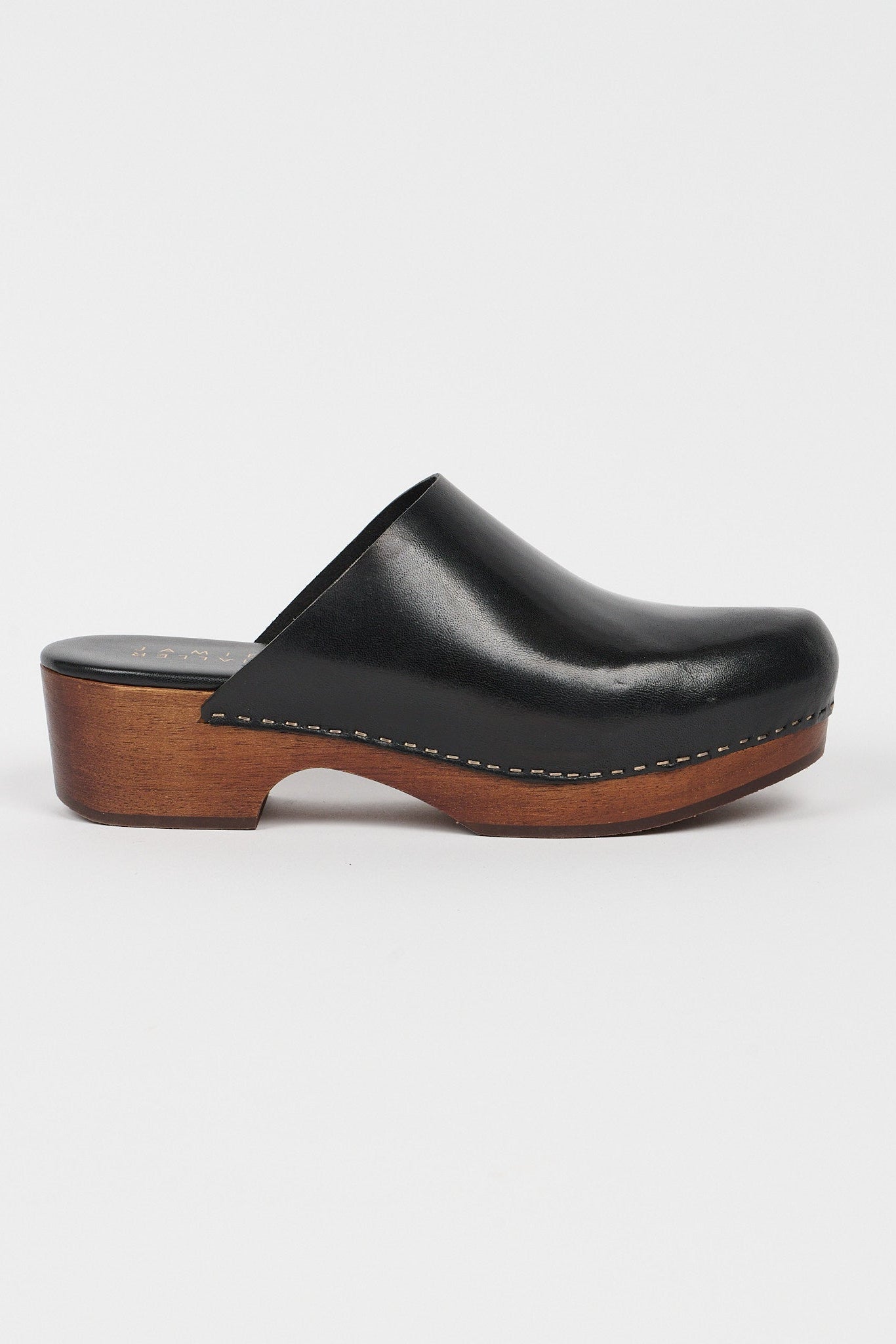 The Clog in Black