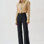 woman wearing black jeans and heel