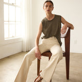 The Muscle Tee Linen in Olive