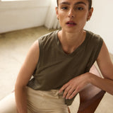 The Muscle Tee Linen in Olive