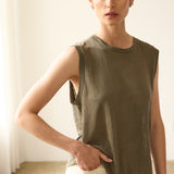 The Muscle Tee Linen in Olive