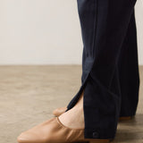 The Elastic Slipper in Dark Caramel