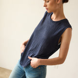 The Muscle Tee Linen in Navy