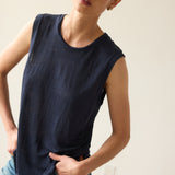 The Muscle Tee Linen in Navy