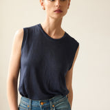 The Muscle Tee Linen in Navy