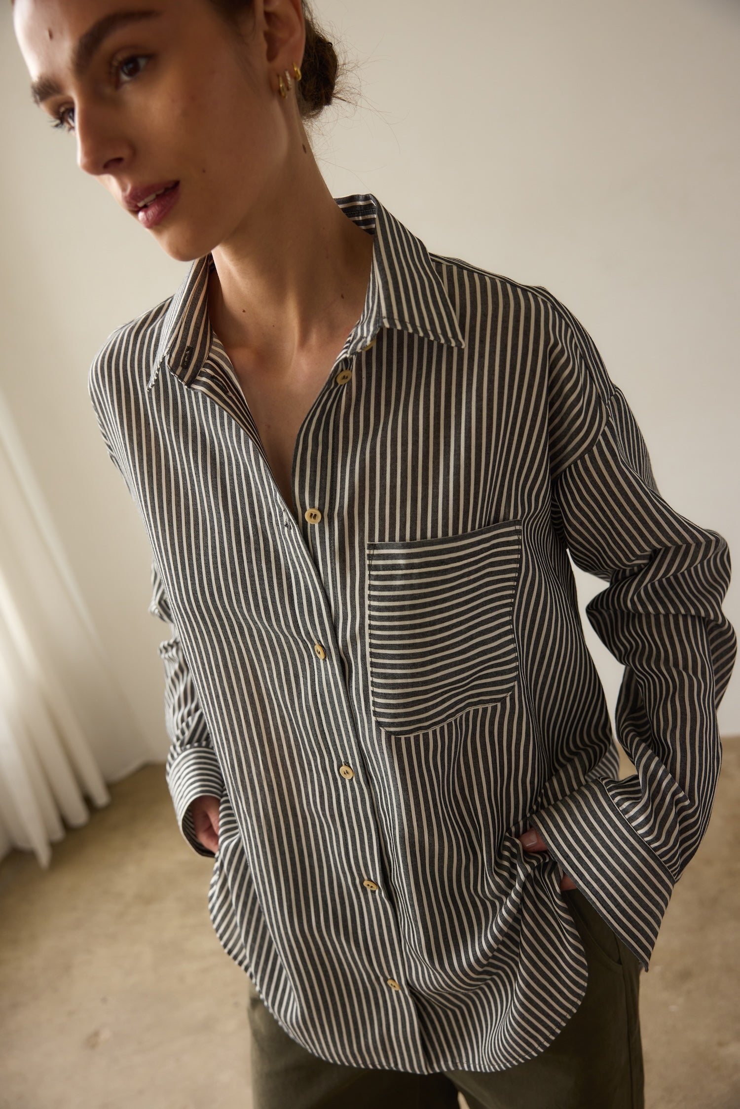 The Stripe Essential Shirt in Charcoal Stripe
