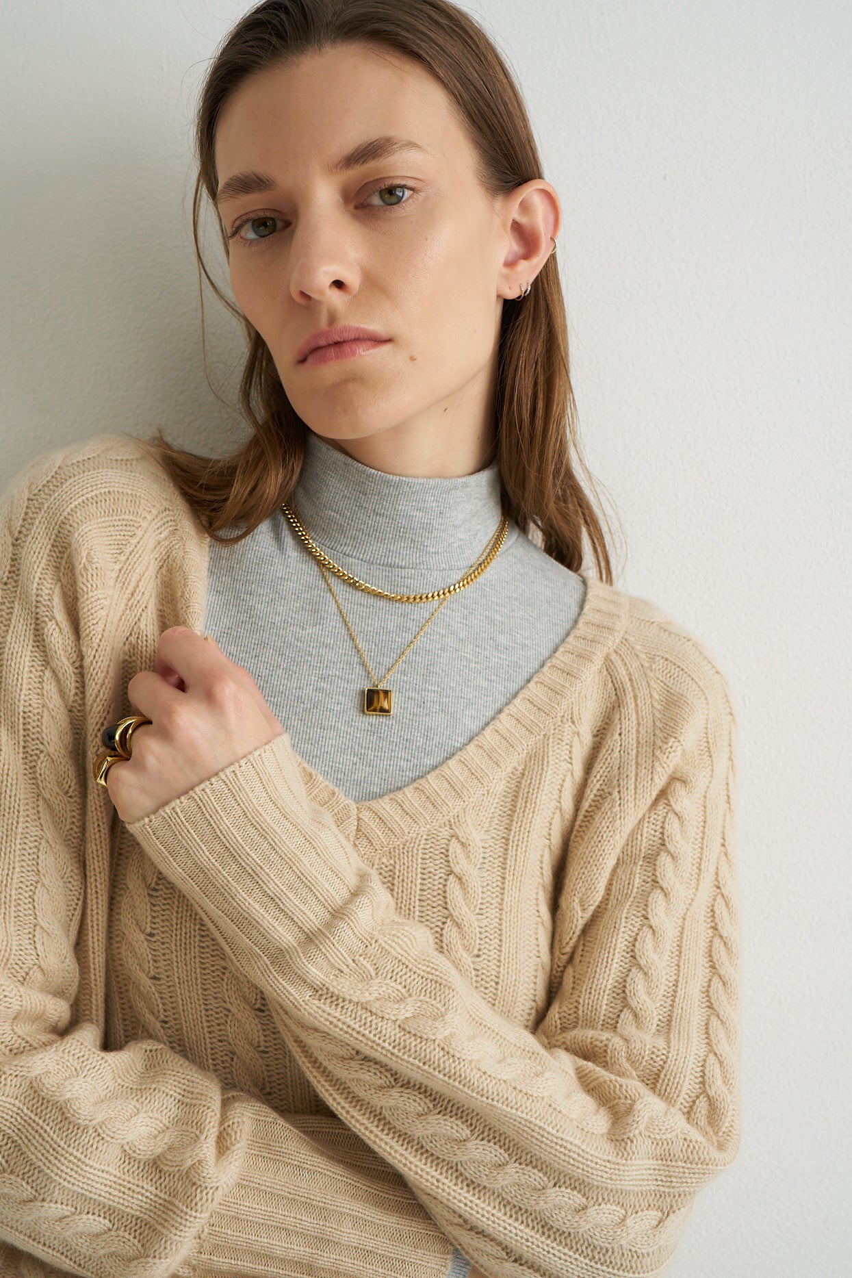 The Cable V Fave in Creme