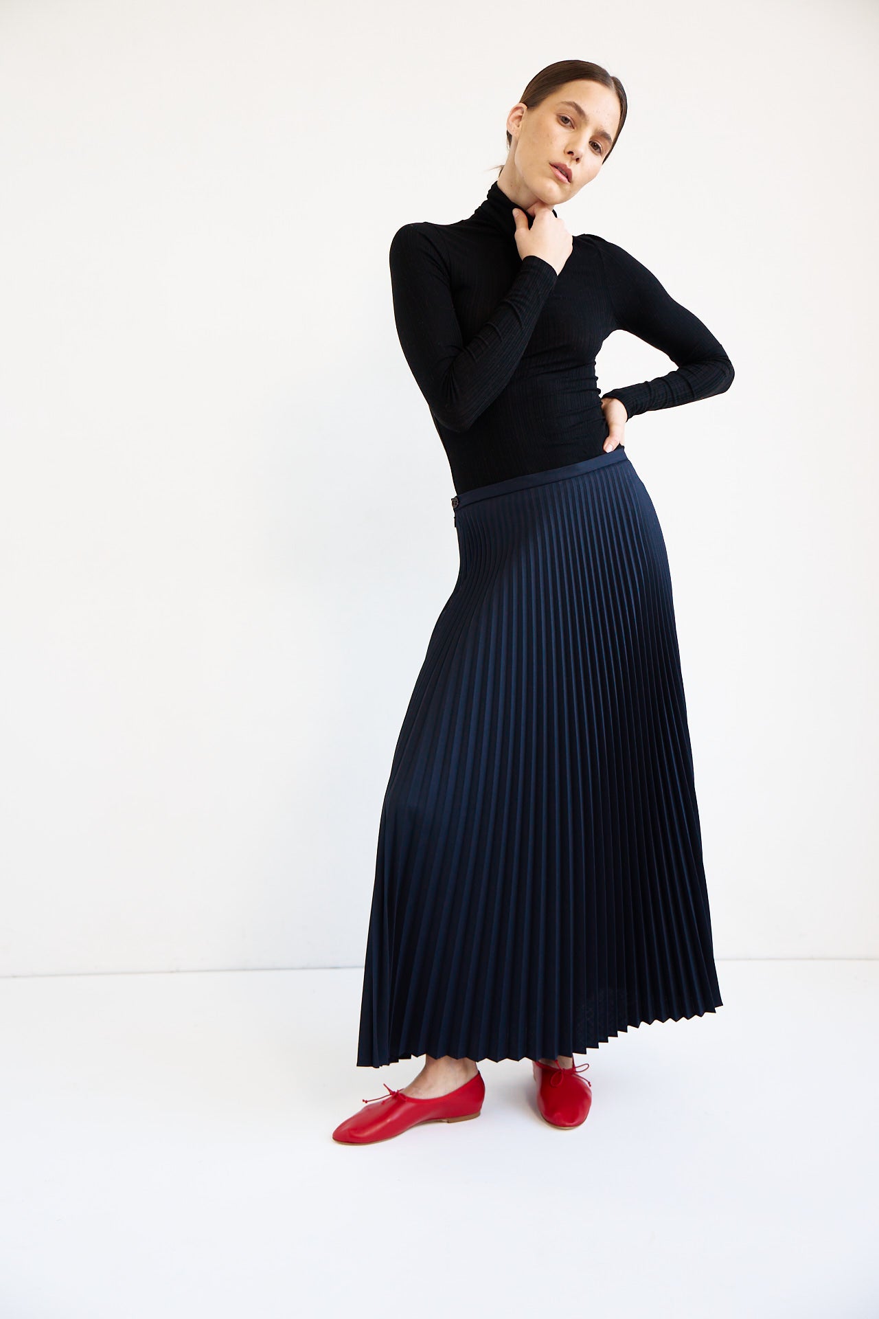The Rib Turtleneck in Black