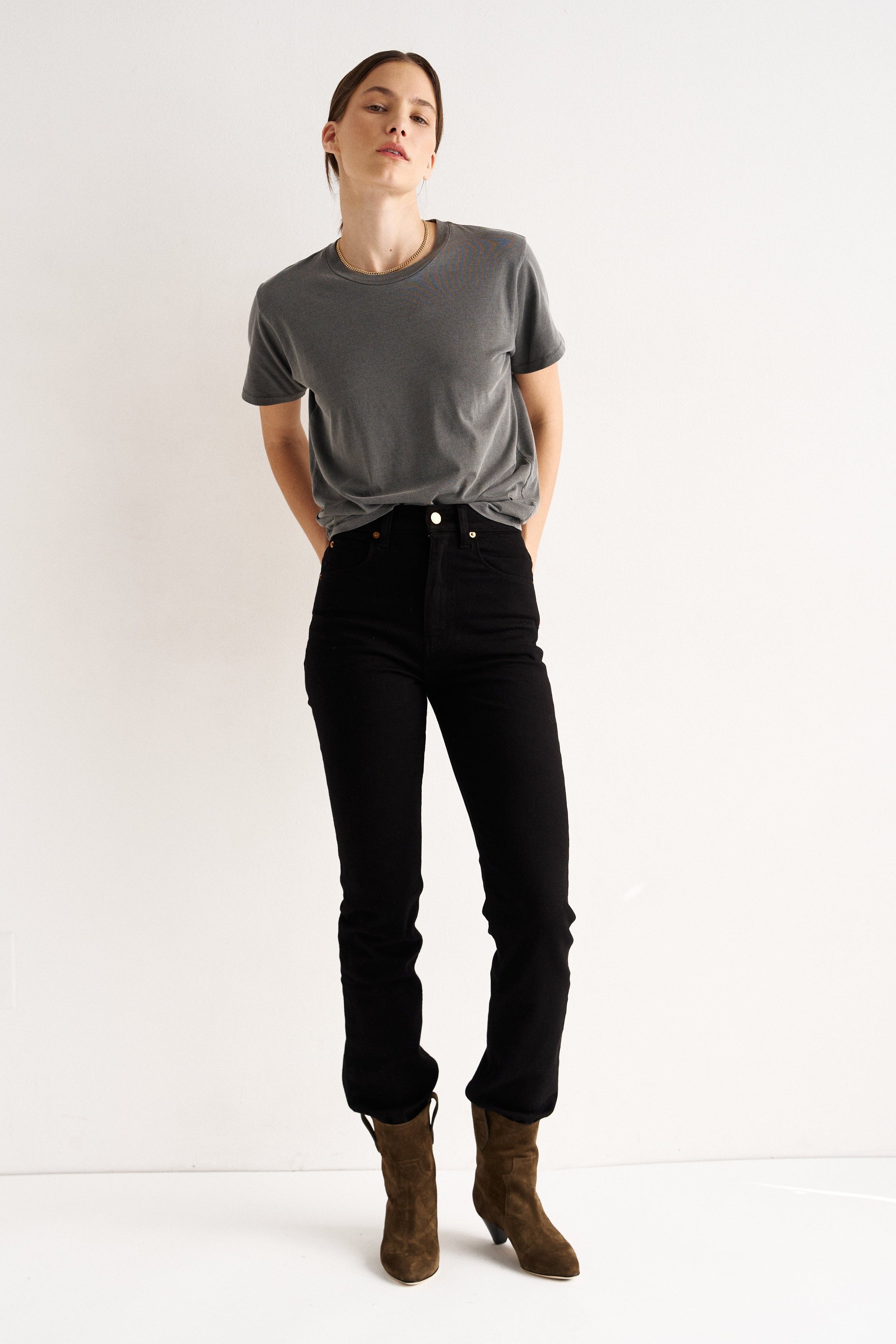 The Chameleon Tee in Pigment Black