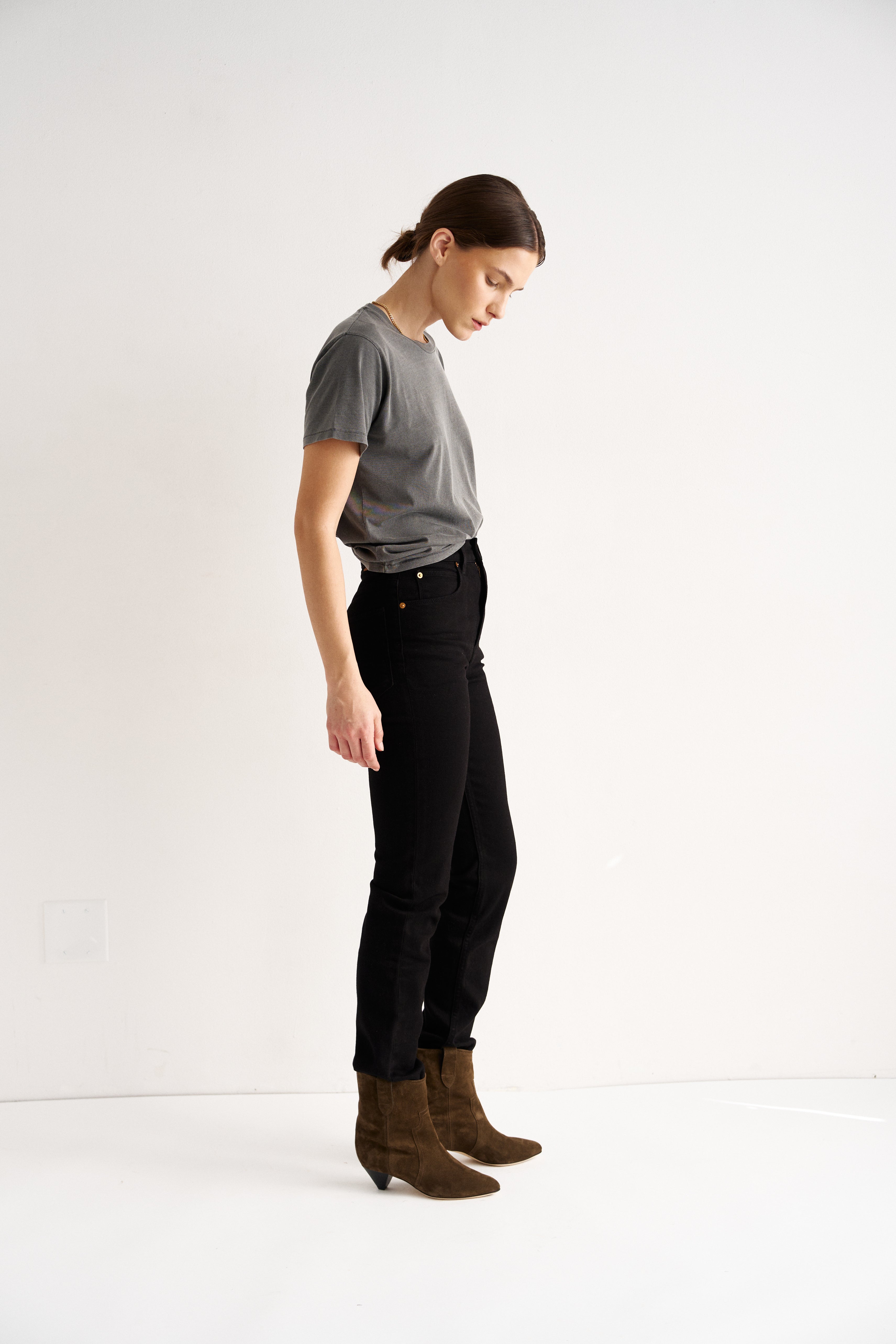 The Chameleon Tee in Pigment Black
