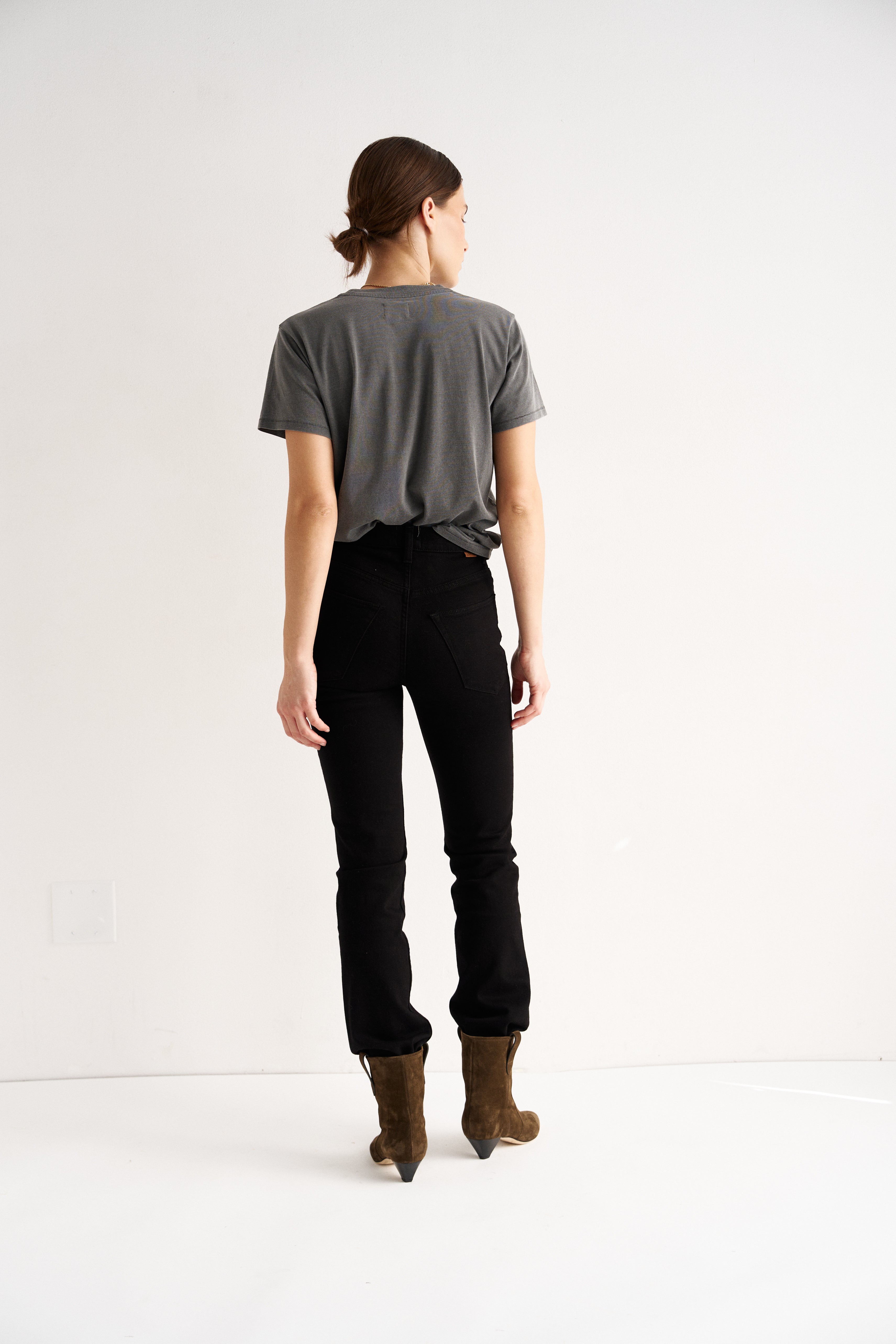The Chameleon Tee in Pigment Black