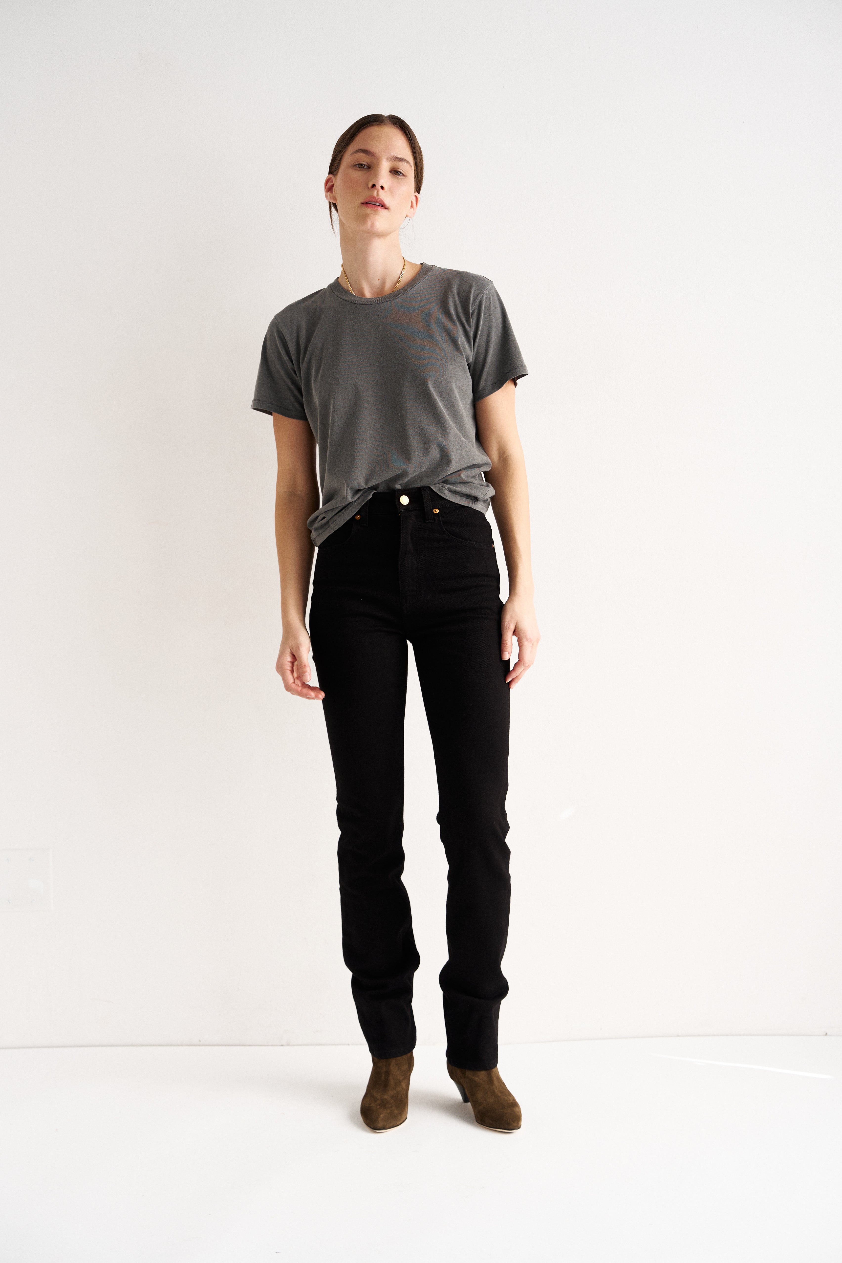 The Chameleon Tee in Pigment Black