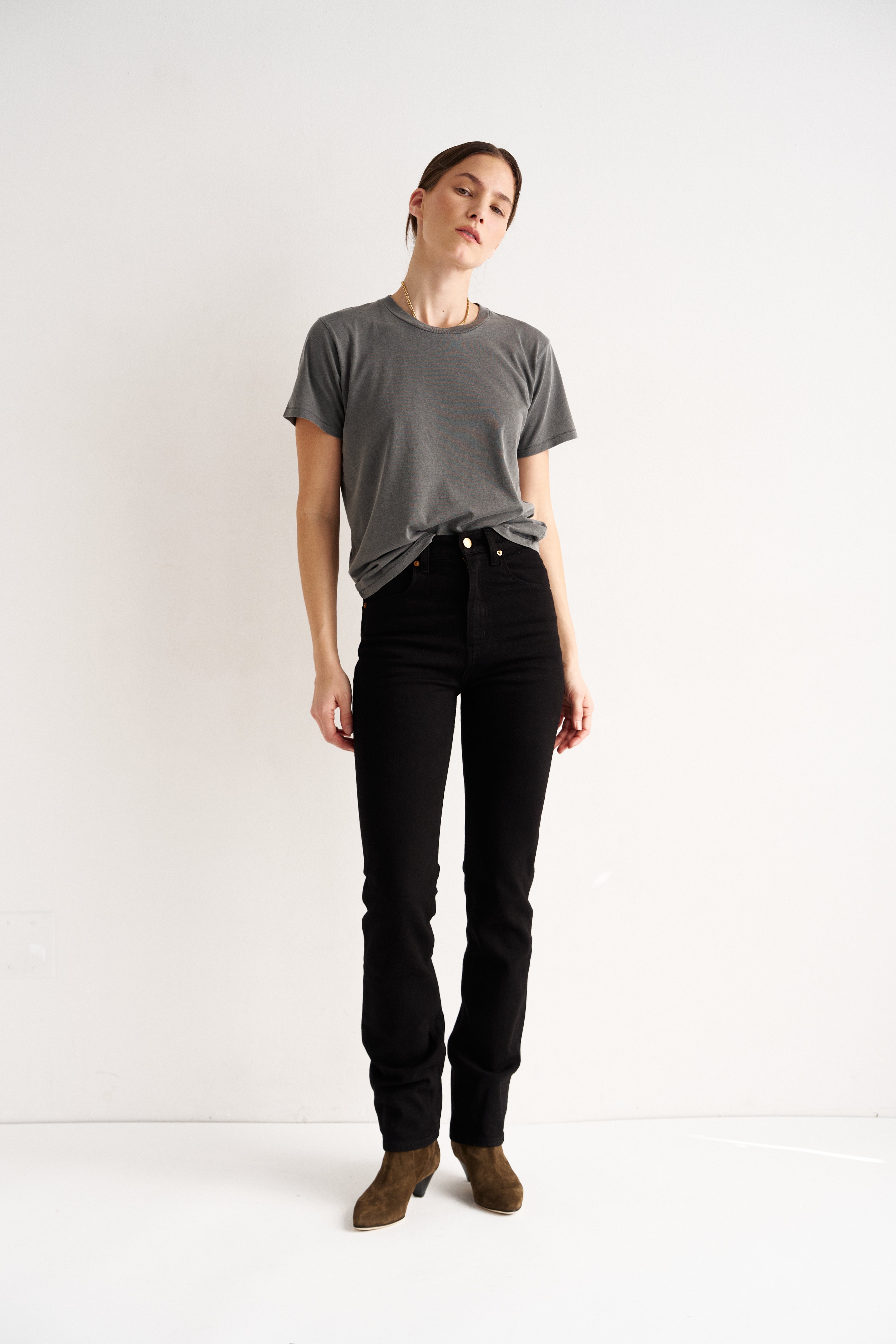 The Chameleon Tee in Pigment Black