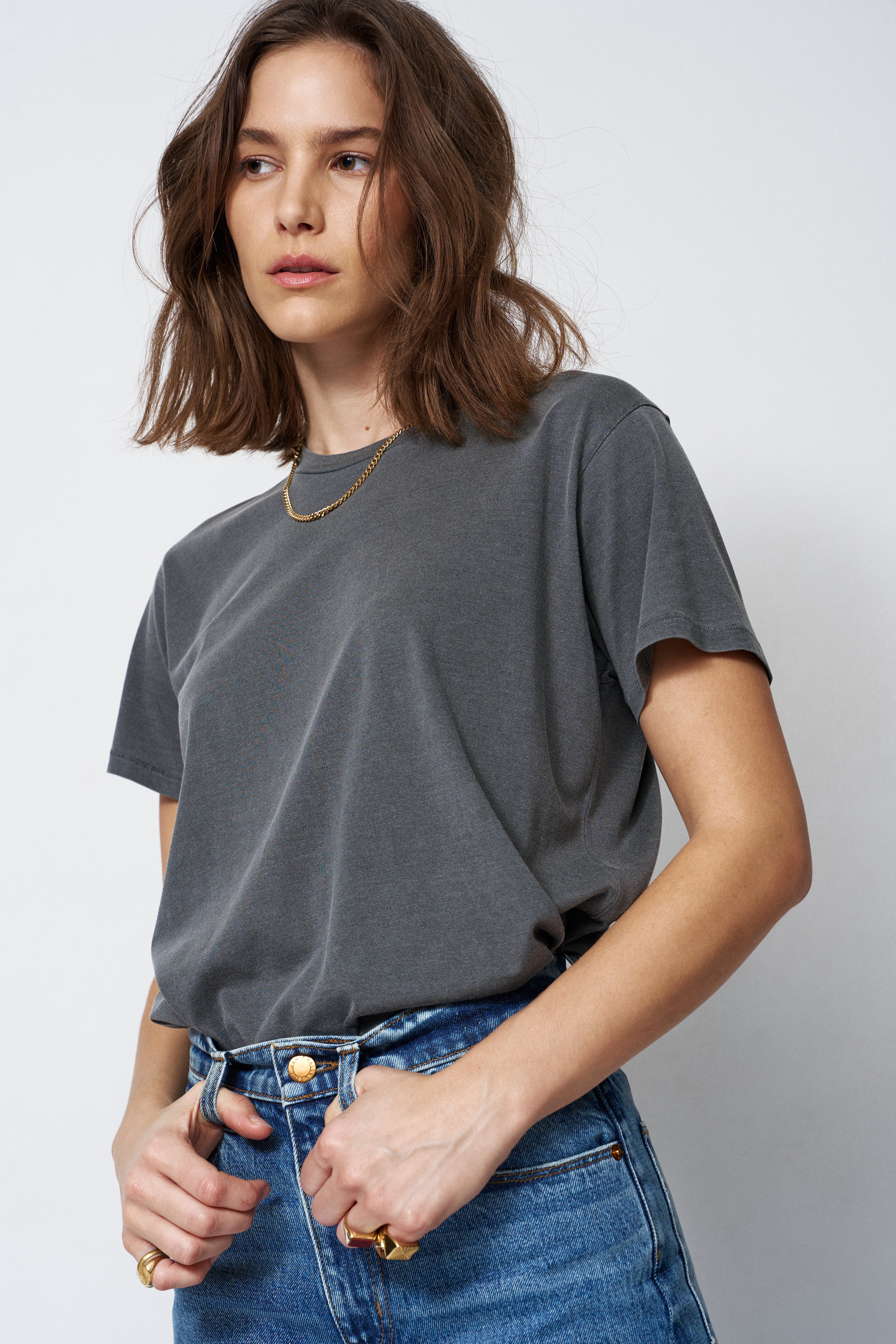 The Chameleon Tee in Pigment Black