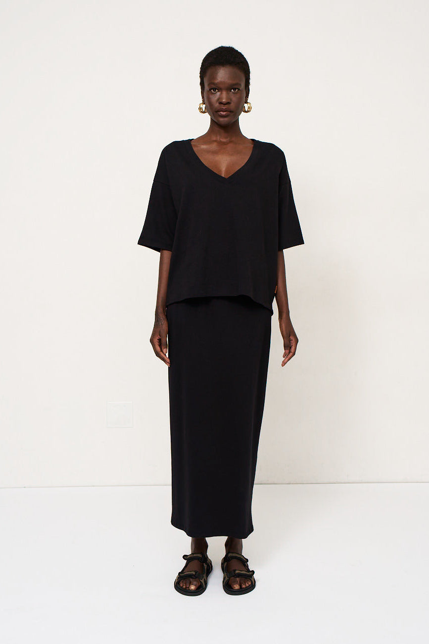 The Column Skirt in Black