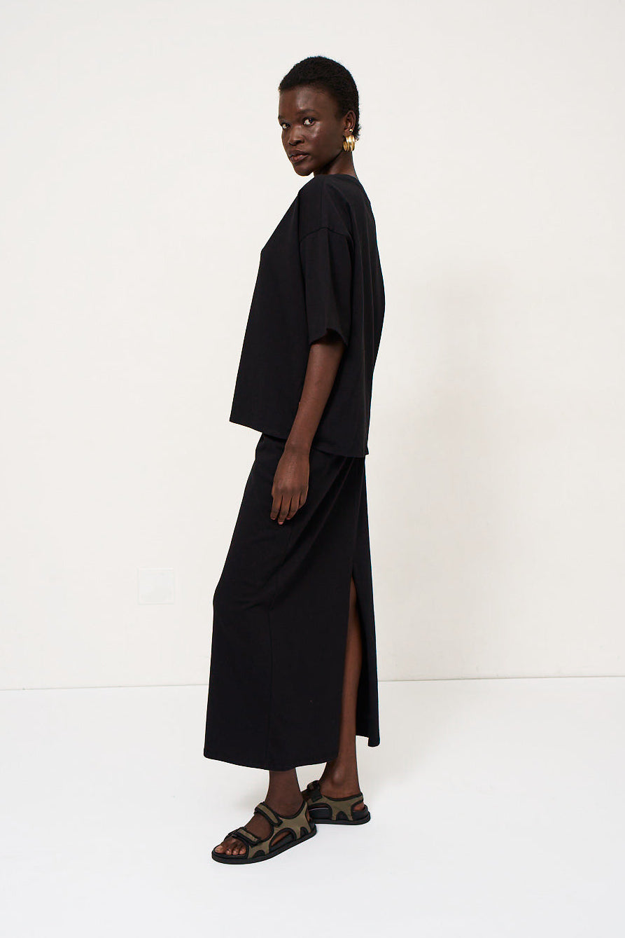 The Column Skirt in Black