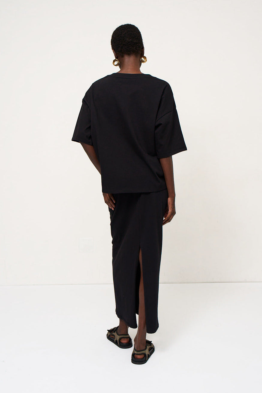 The V Tee in Black