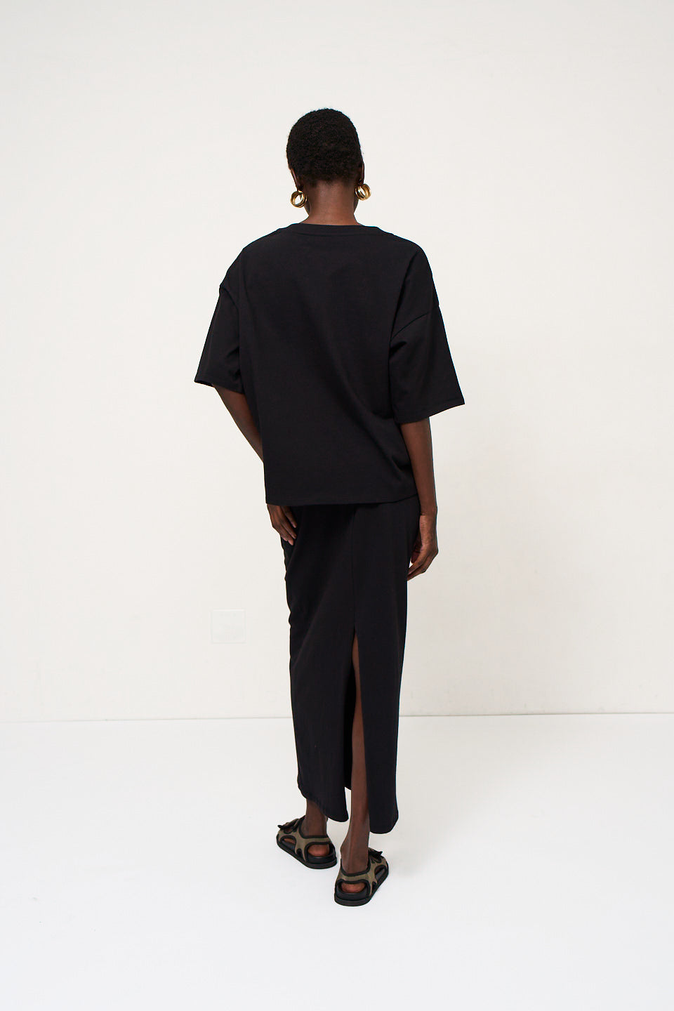 The Column Skirt in Black