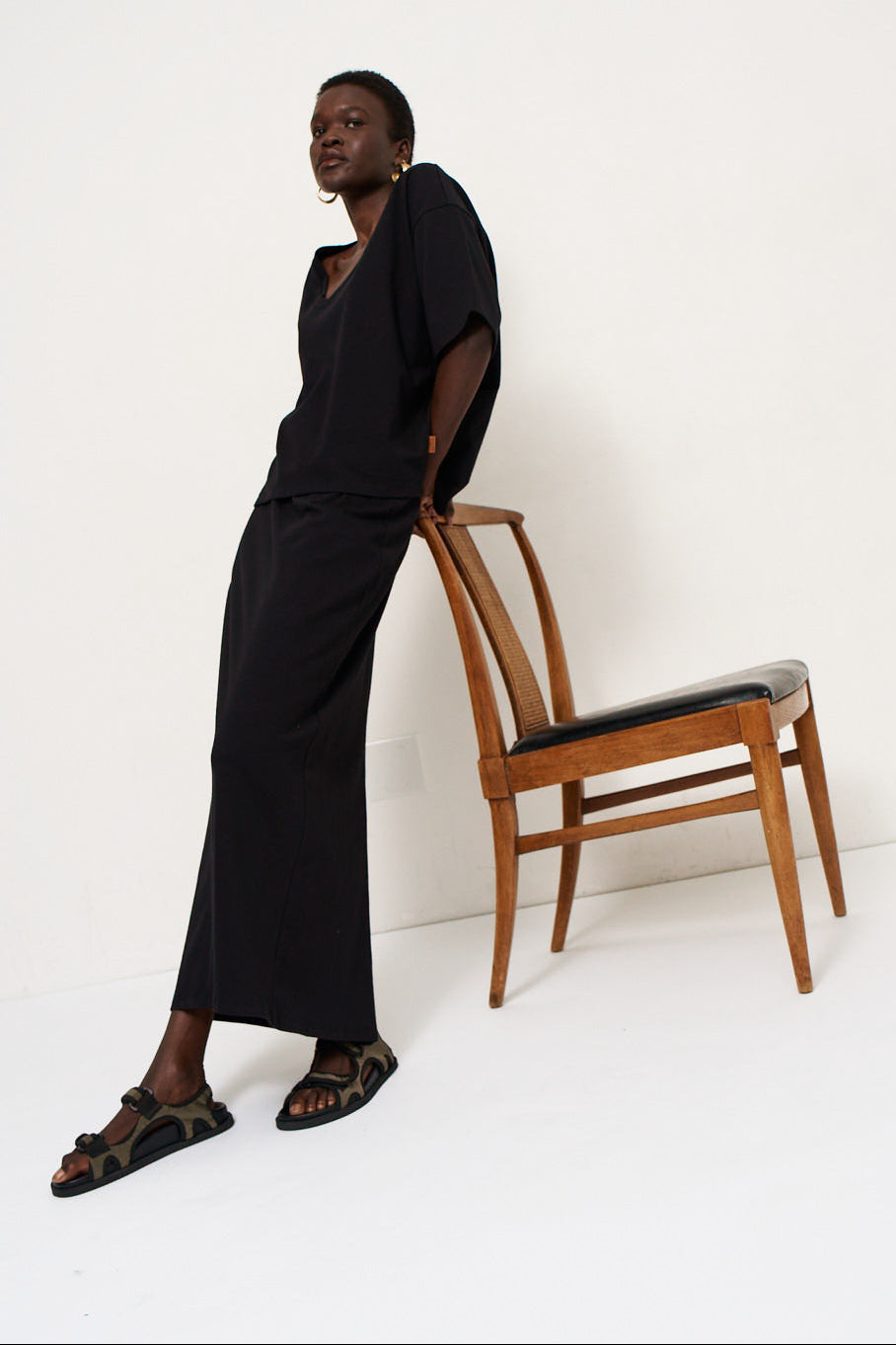 The Column Skirt in Black