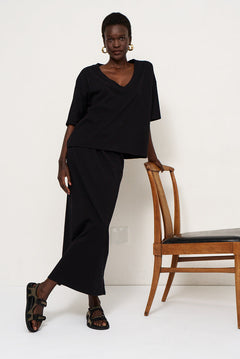 The V Tee in Black