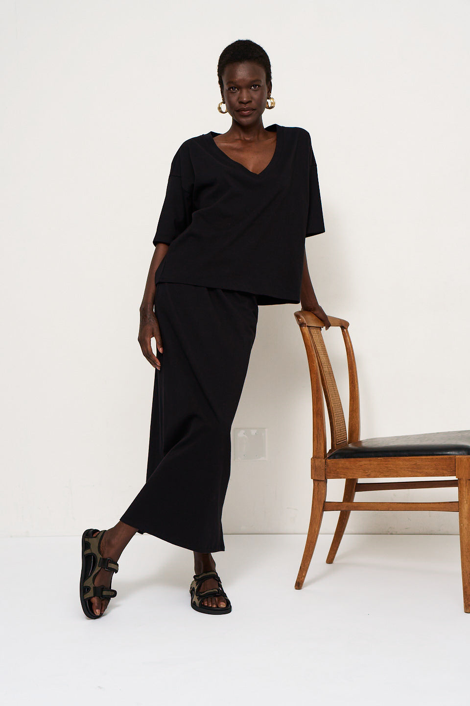 The Column Skirt in Black