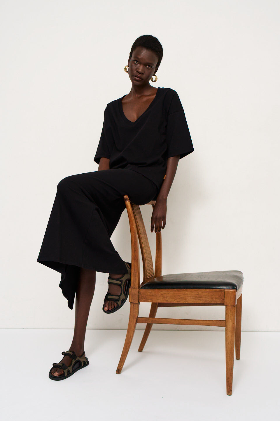 The Column Skirt in Black