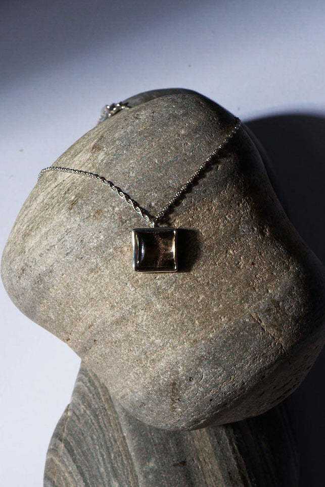 The Cabochon Gem Necklace in Smoky Quartz