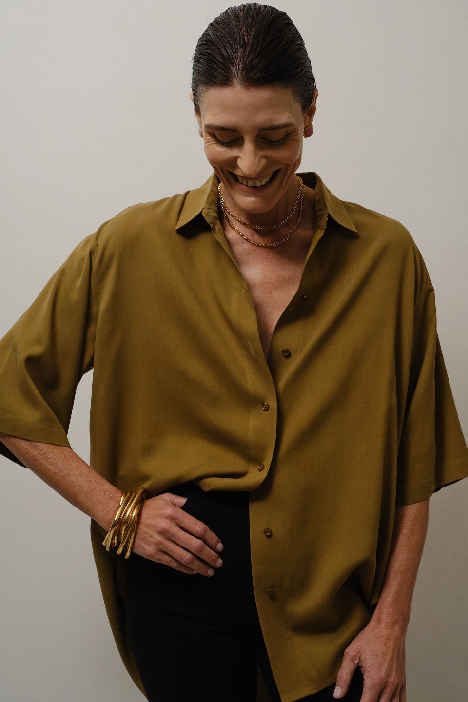The Elbow Essential Shirt in Avo