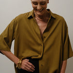 The Elbow Essential Shirt in Avo