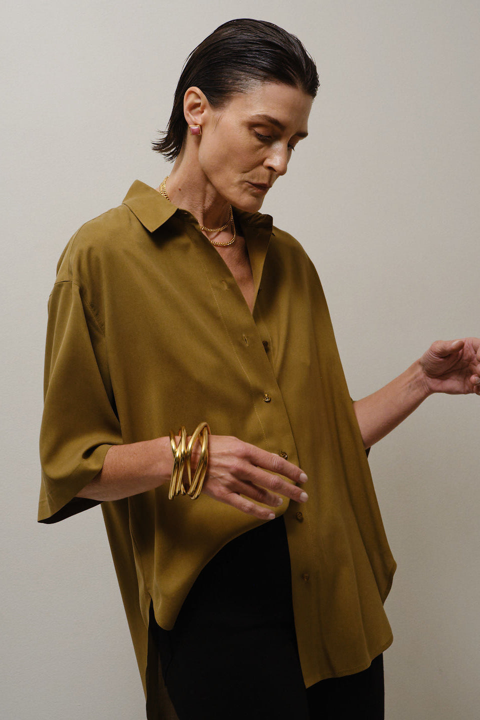 The Elbow Essential Shirt in Avo