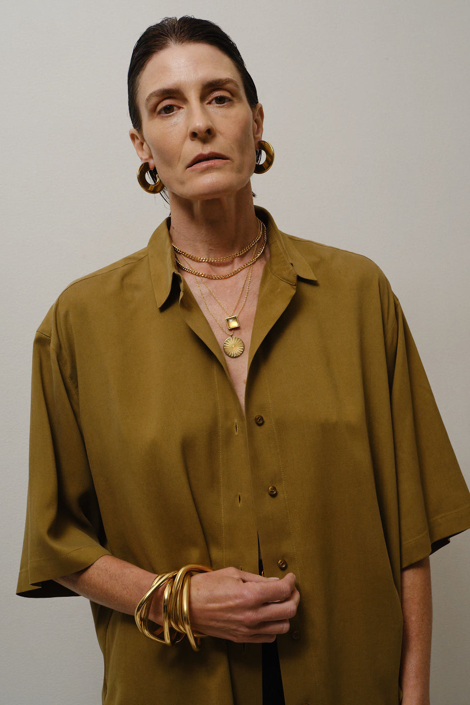 The Elbow Essential Shirt in Avo