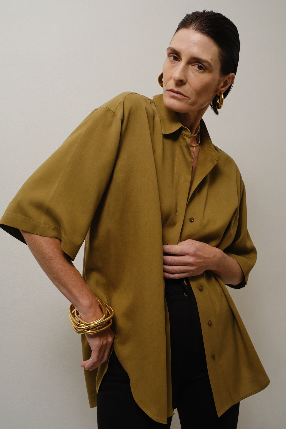 The Elbow Essential Shirt in Avo