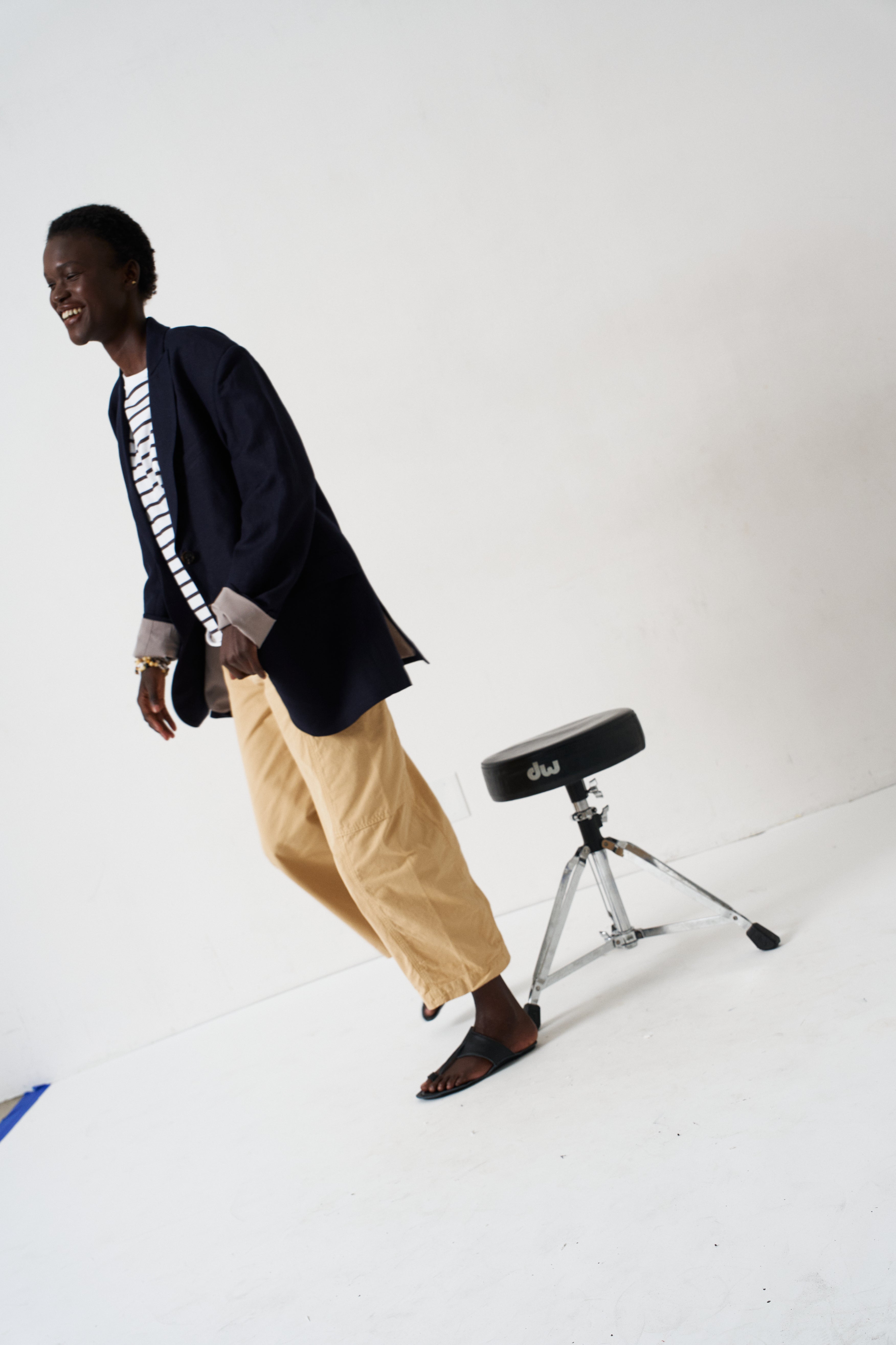 The Linen Oversized Blazer in Navy