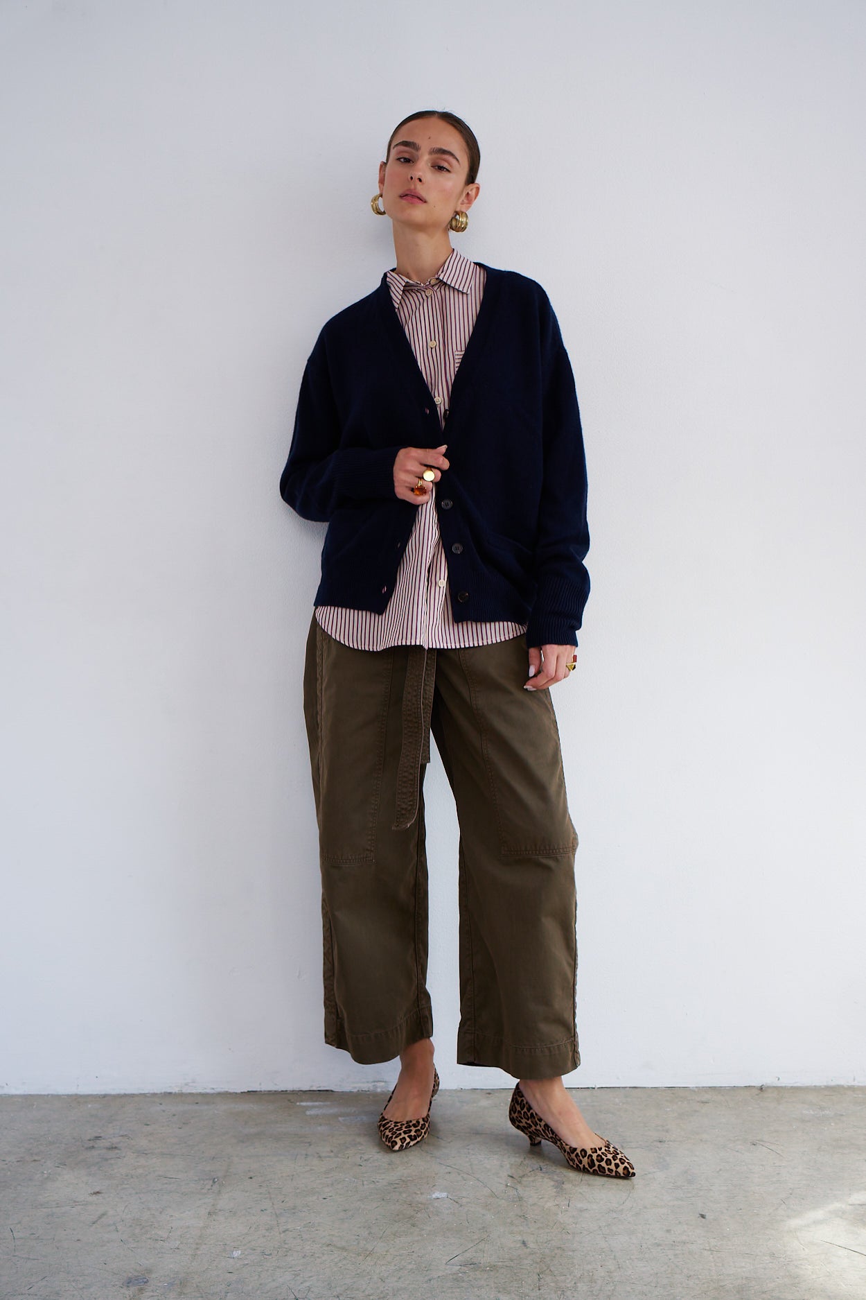 The Welt Pocket Cashmere Cardigan in Navy