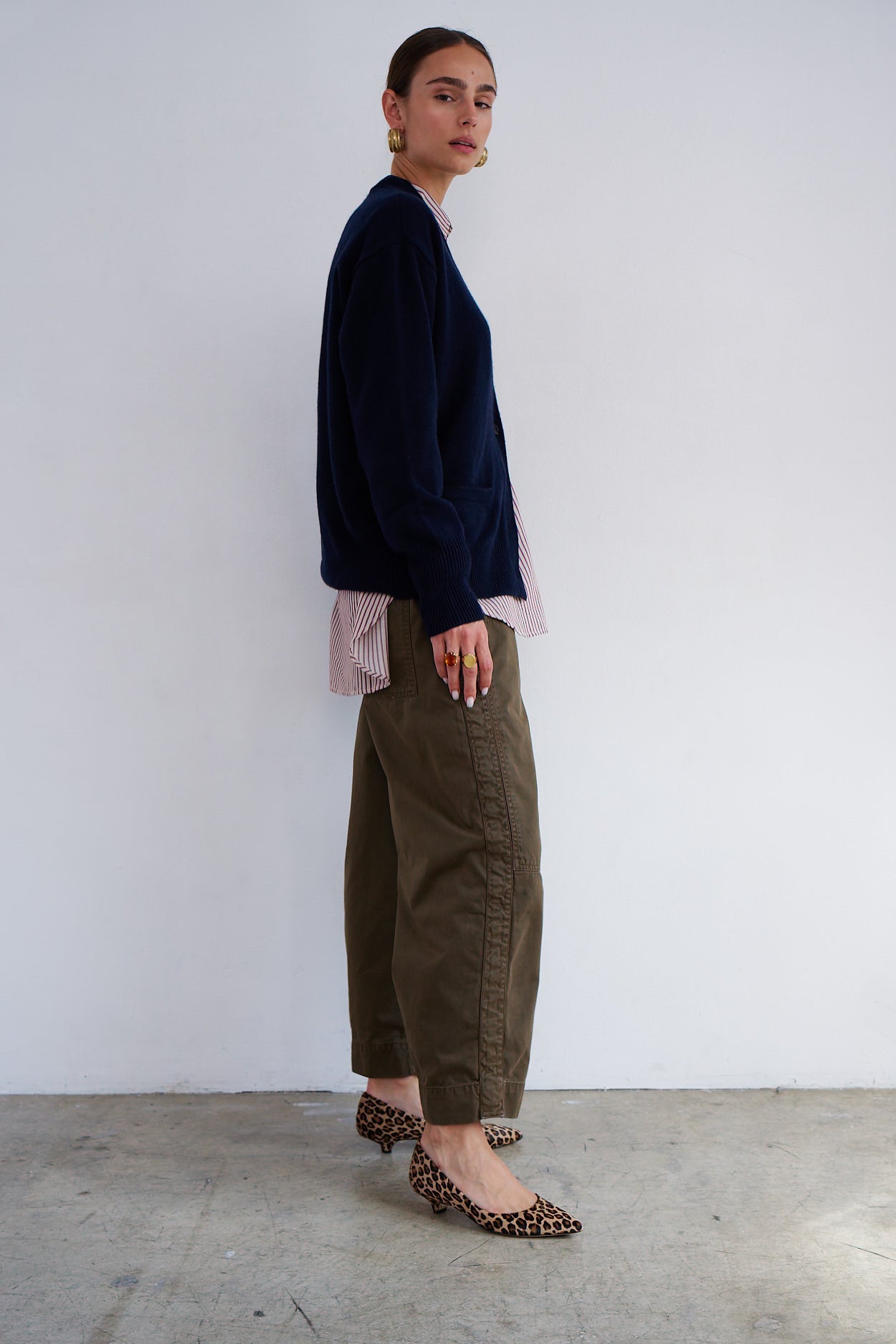 The Welt Pocket Cashmere Cardigan in Navy