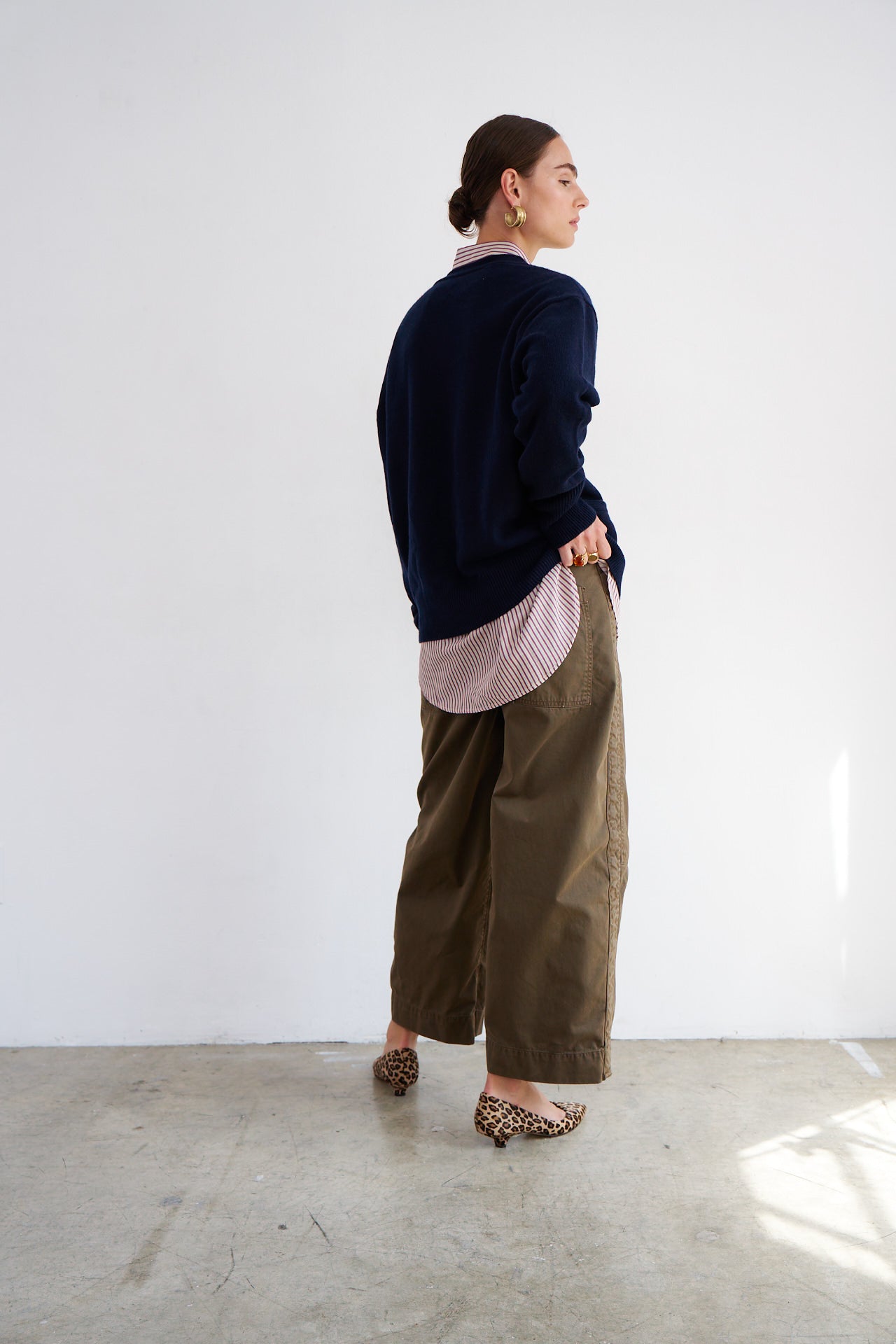 The Welt Pocket Cashmere Cardigan in Navy