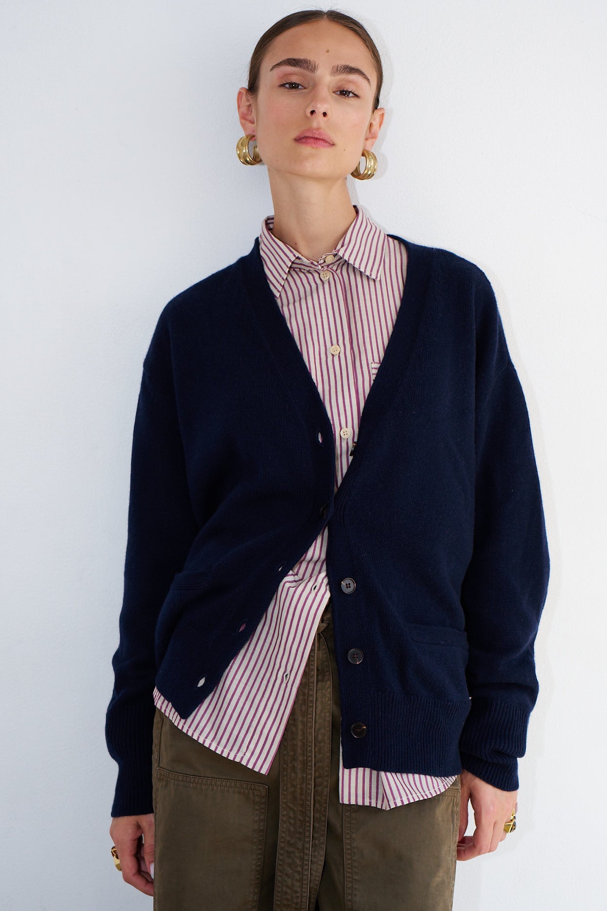 The Welt Pocket Cashmere Cardigan in Navy