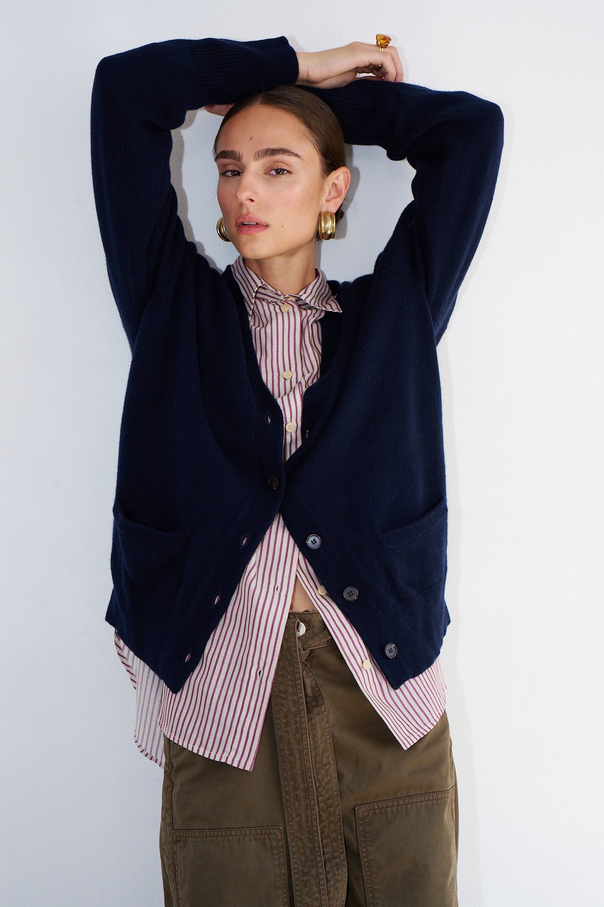 The Welt Pocket Cashmere Cardigan in Navy