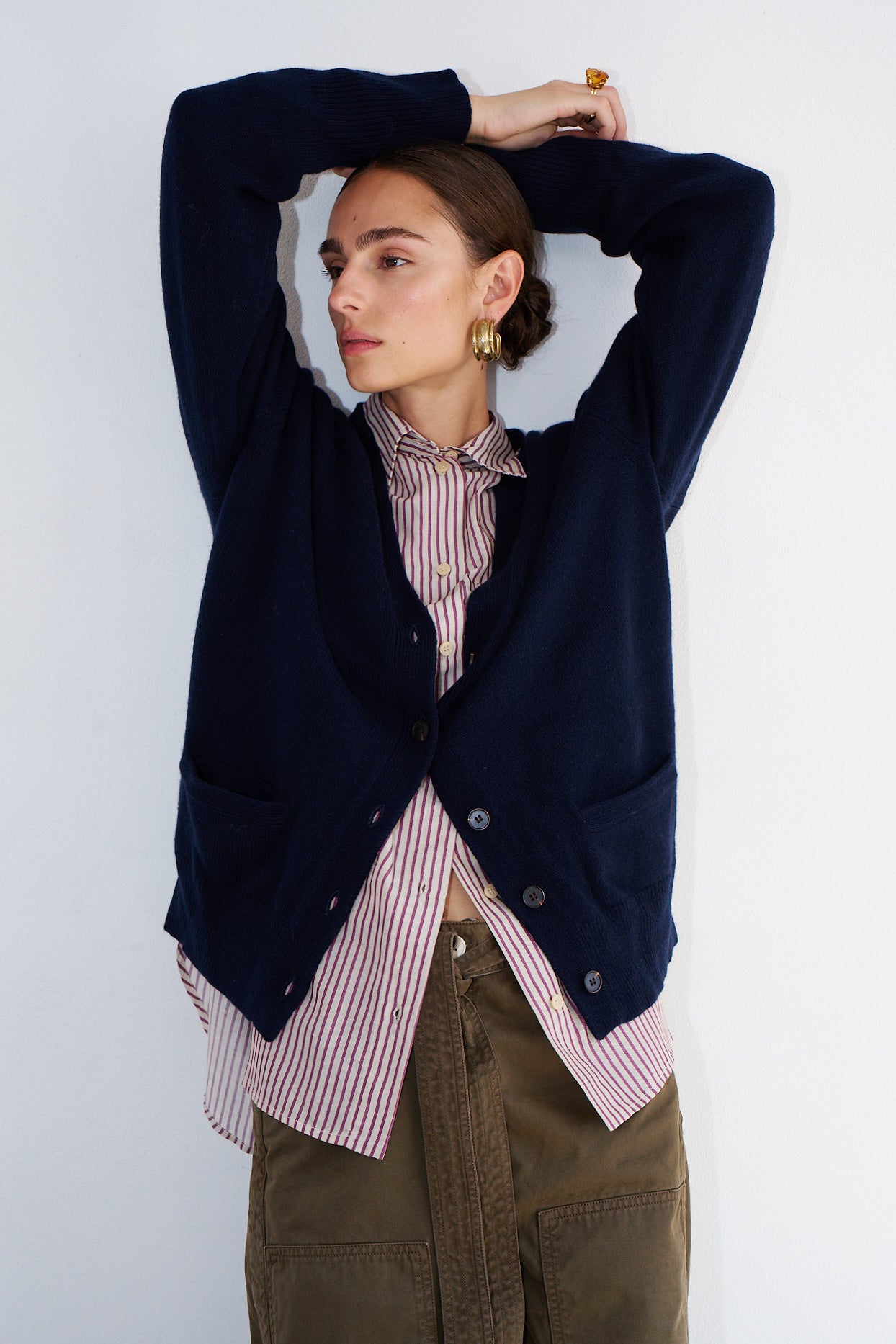 The Welt Pocket Cashmere Cardigan in Navy