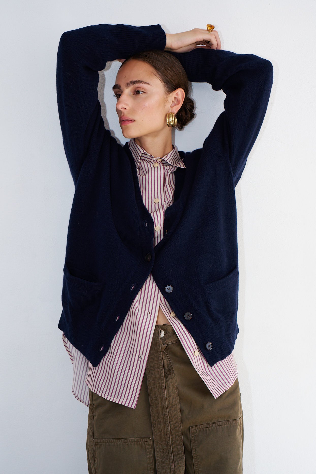 The Welt Pocket Cashmere Cardigan in Navy