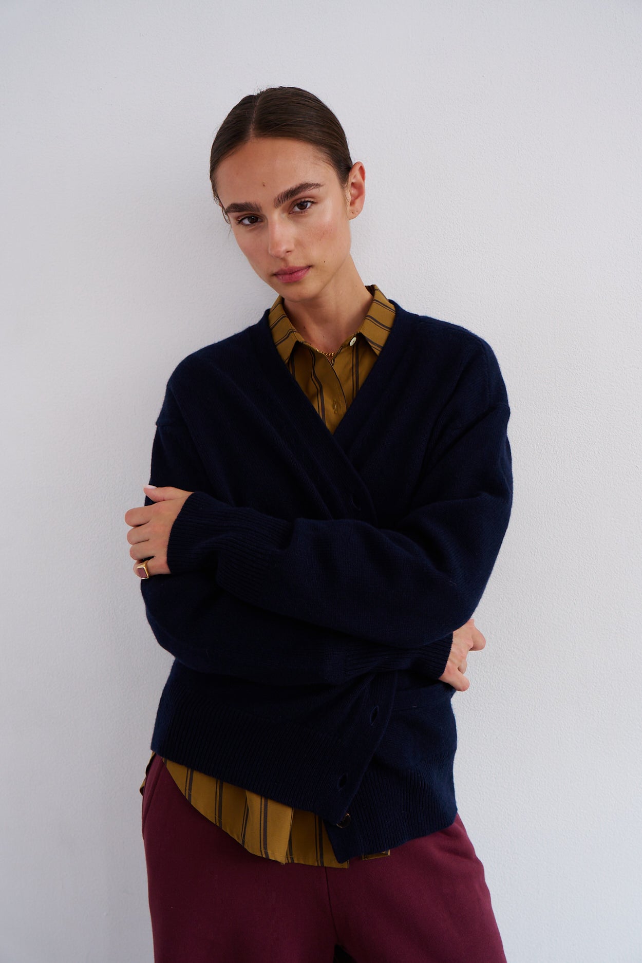 The Welt Pocket Cashmere Cardigan in Navy