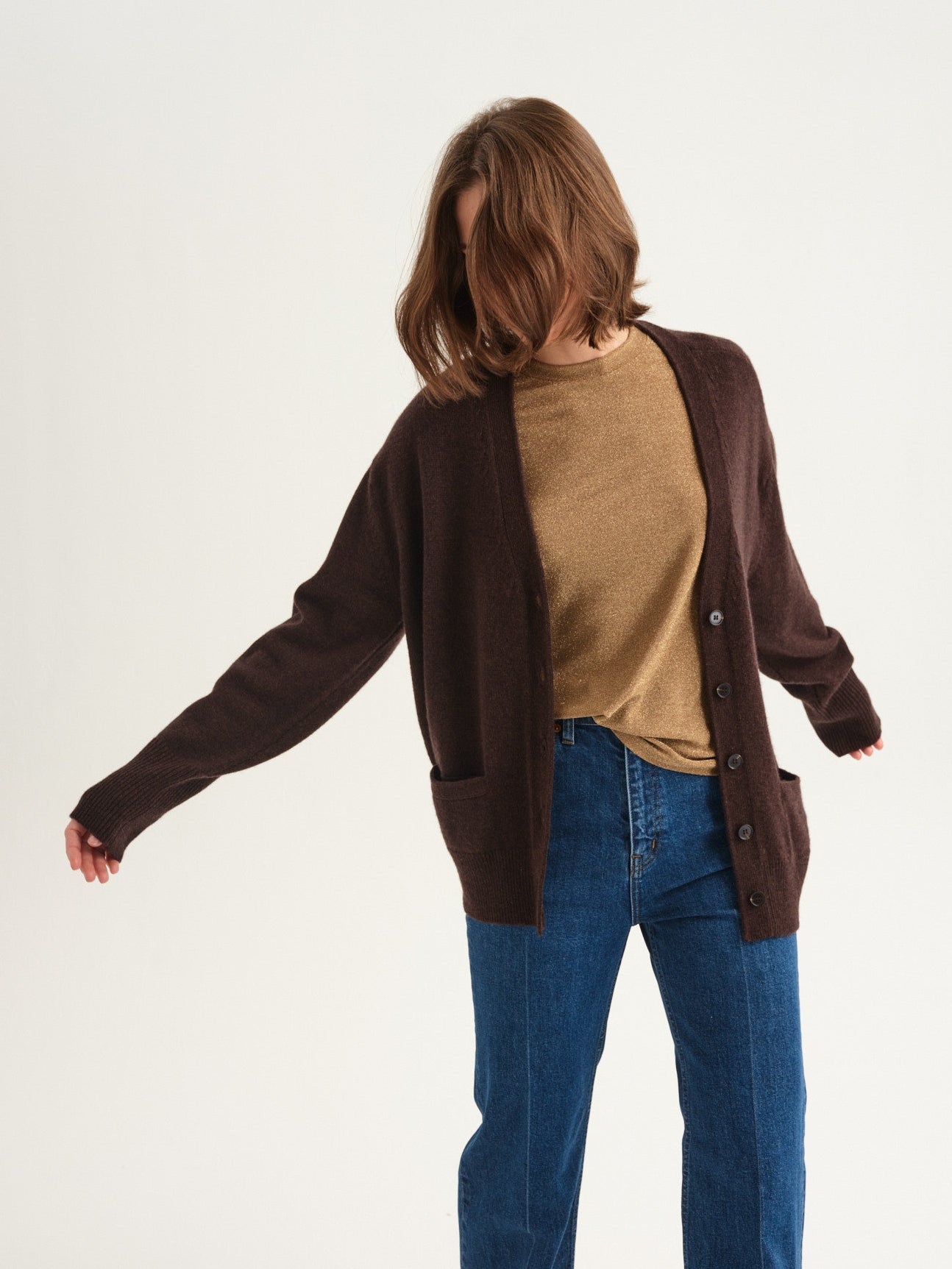 The Welt Pocket Cashmere Cardigan in Mud
