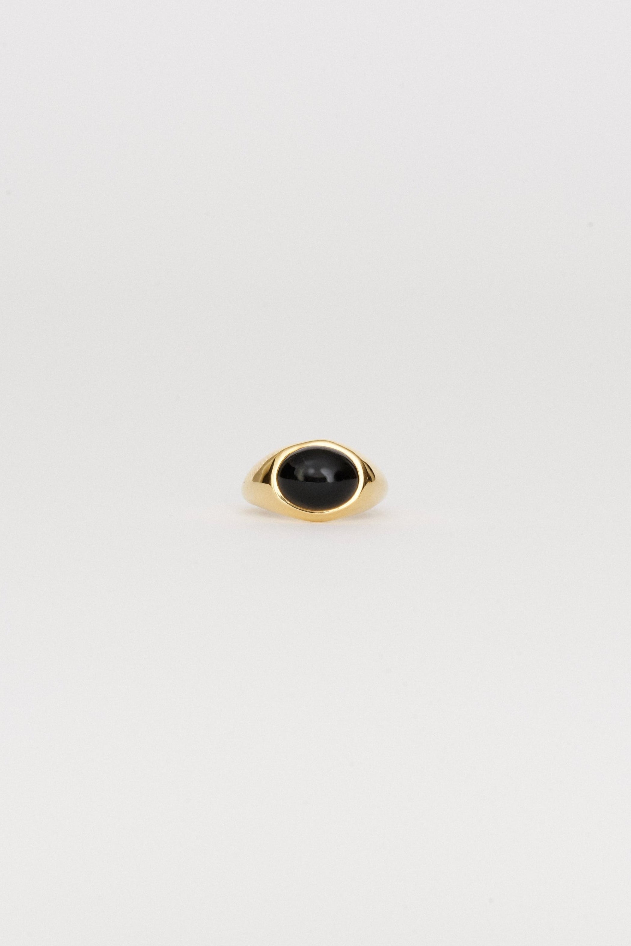 The Francis Oval Signet Ring in Onyx