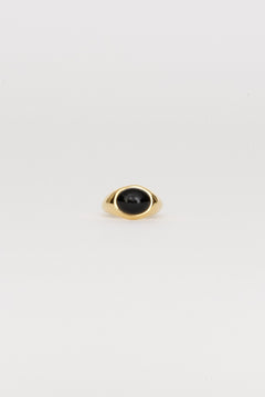 The Francis Oval Signet Ring in Onyx