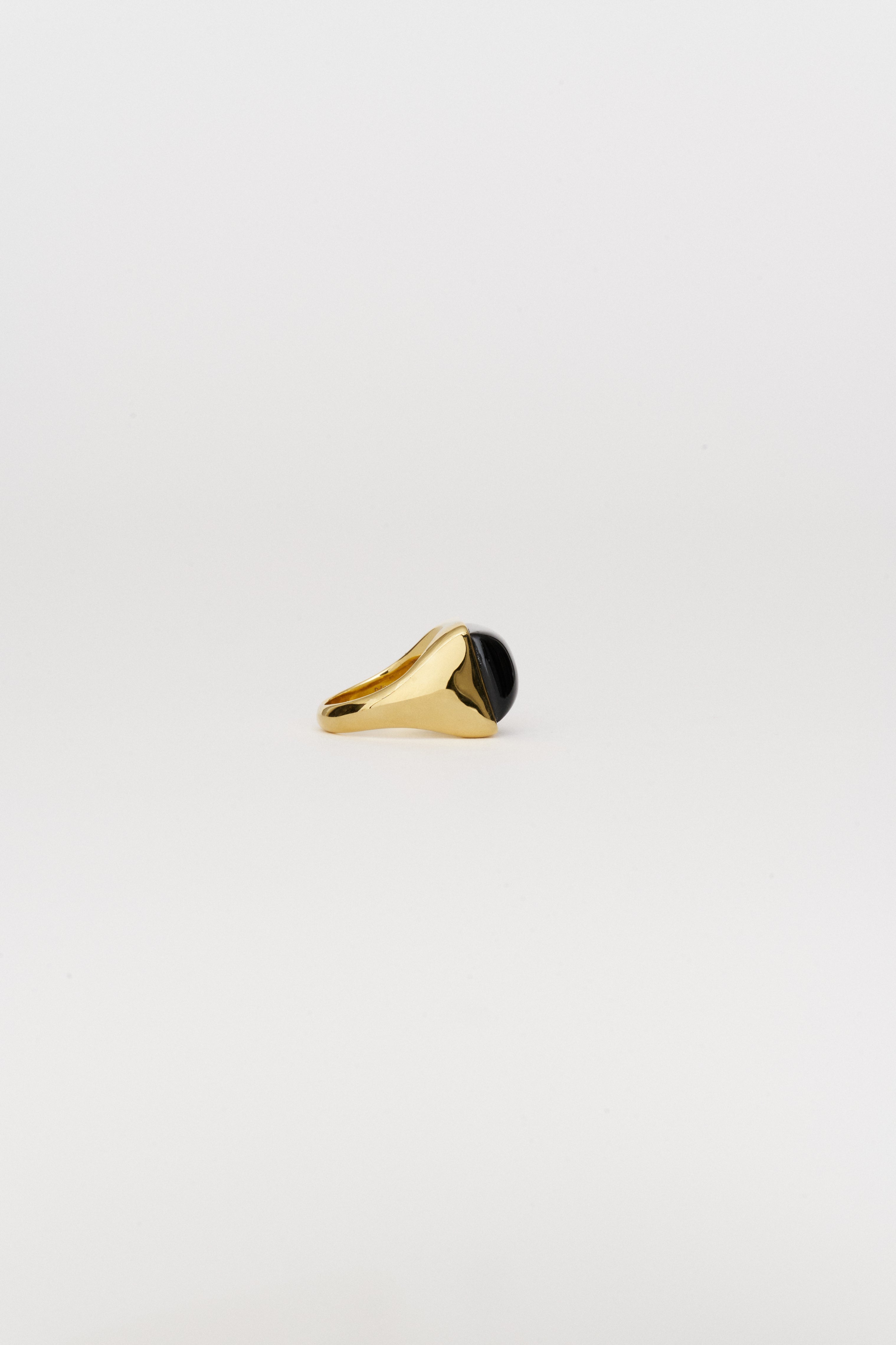 The Luques Square Signet Ring in Onyx