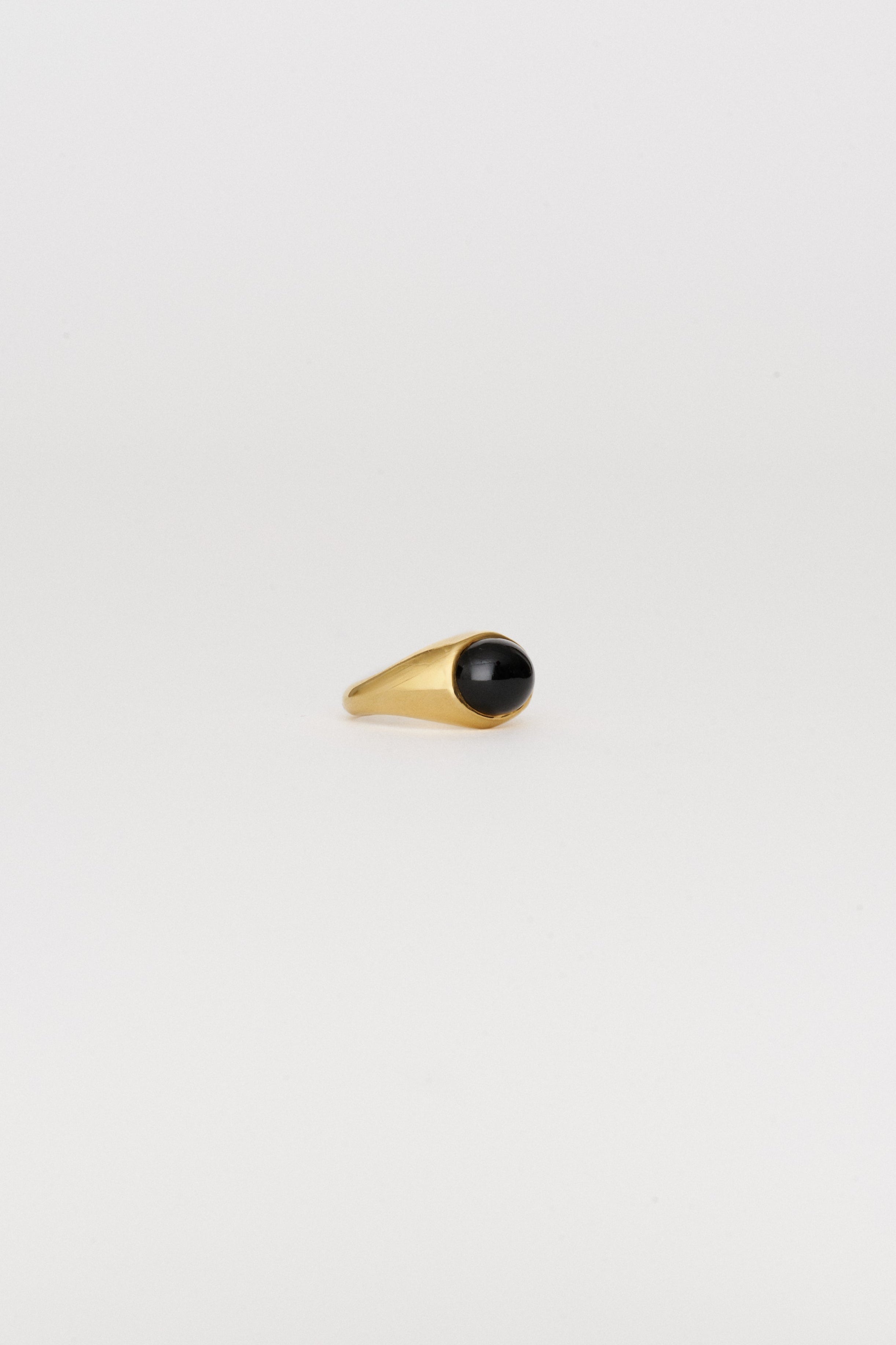 The Francis Oval Signet Ring in Onyx