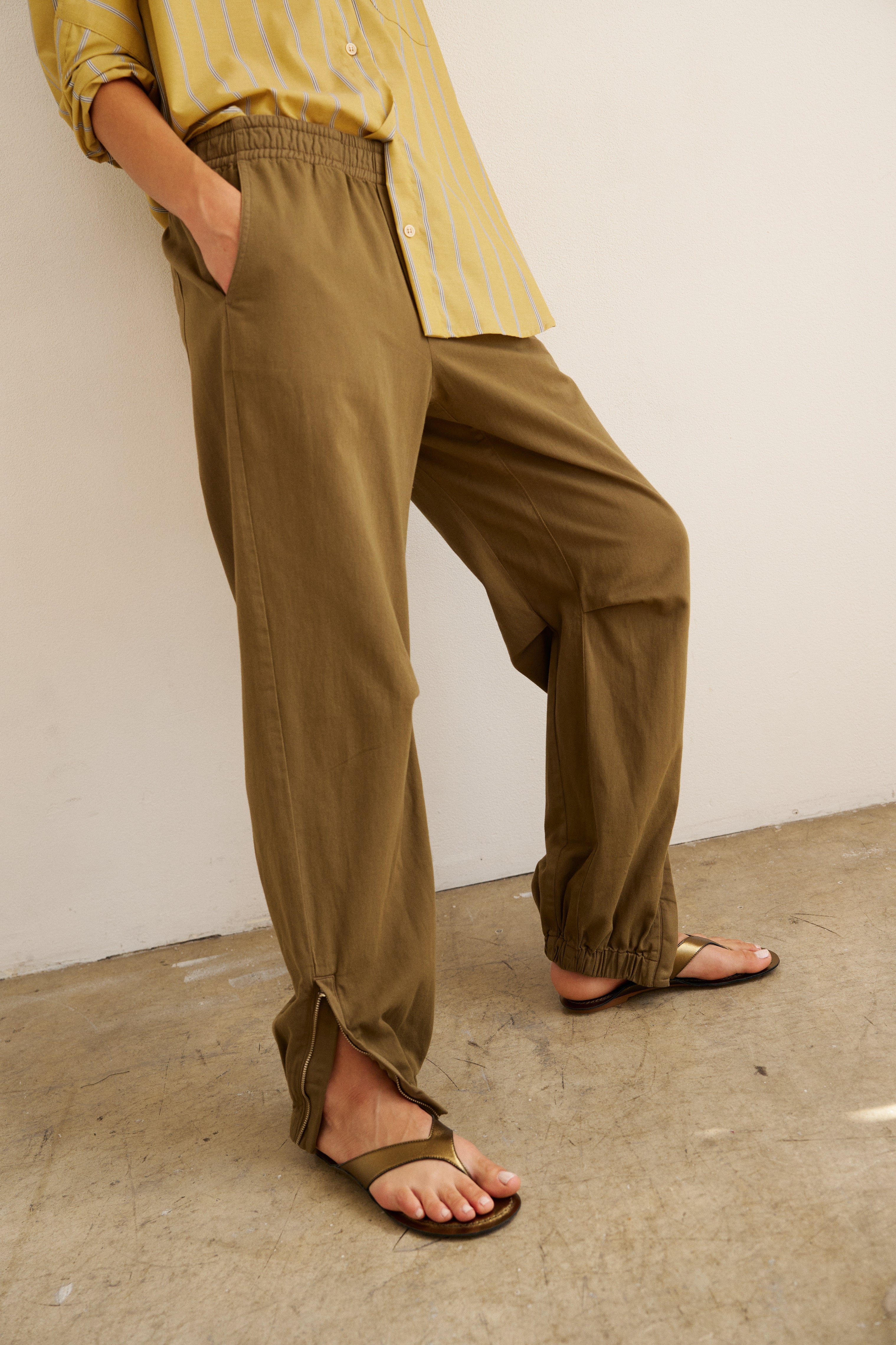 The San Diego Sandal in Olive Metallic