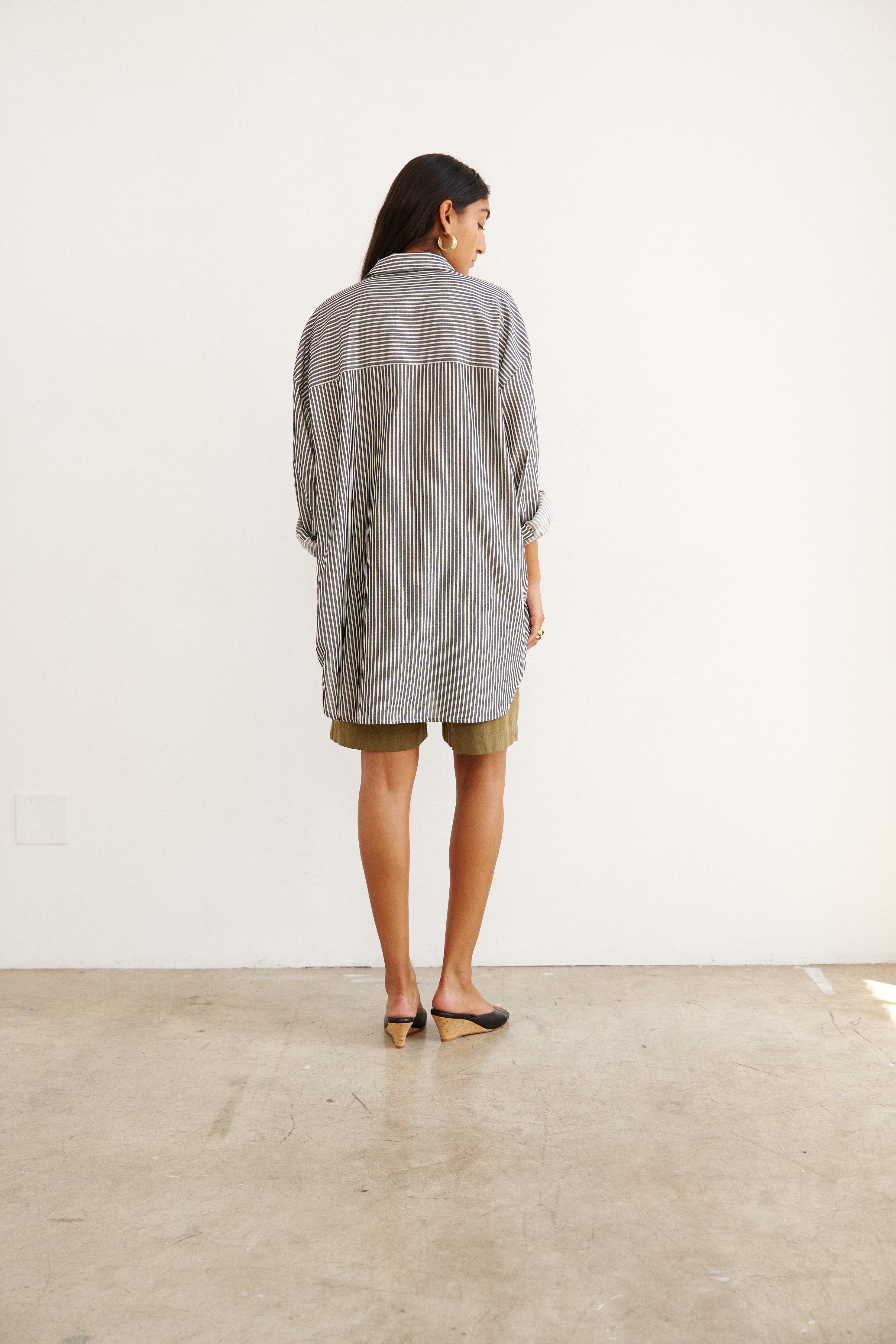 The Artist Shirt in Charcoal Stripe