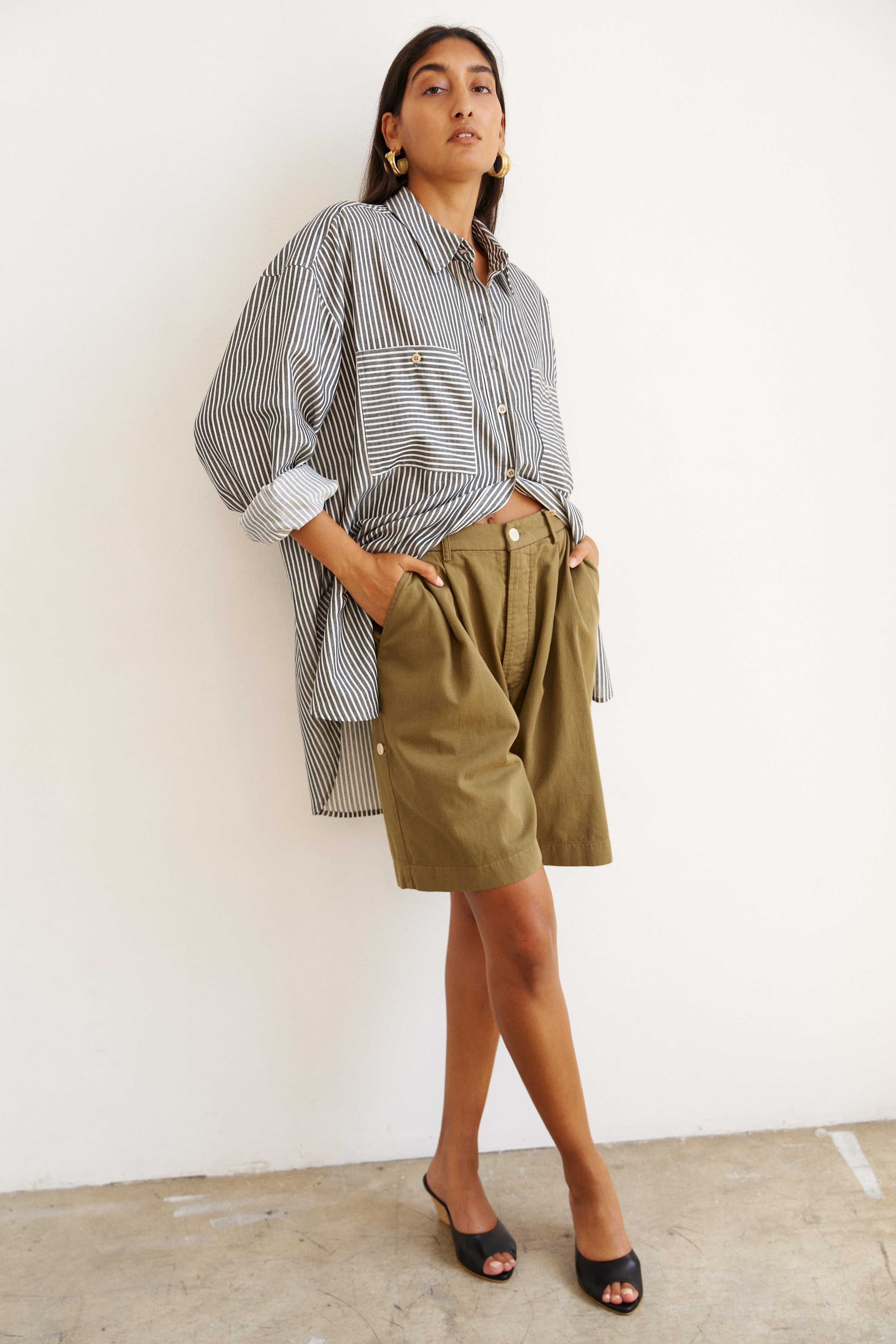The Artist Shirt in Charcoal Stripe